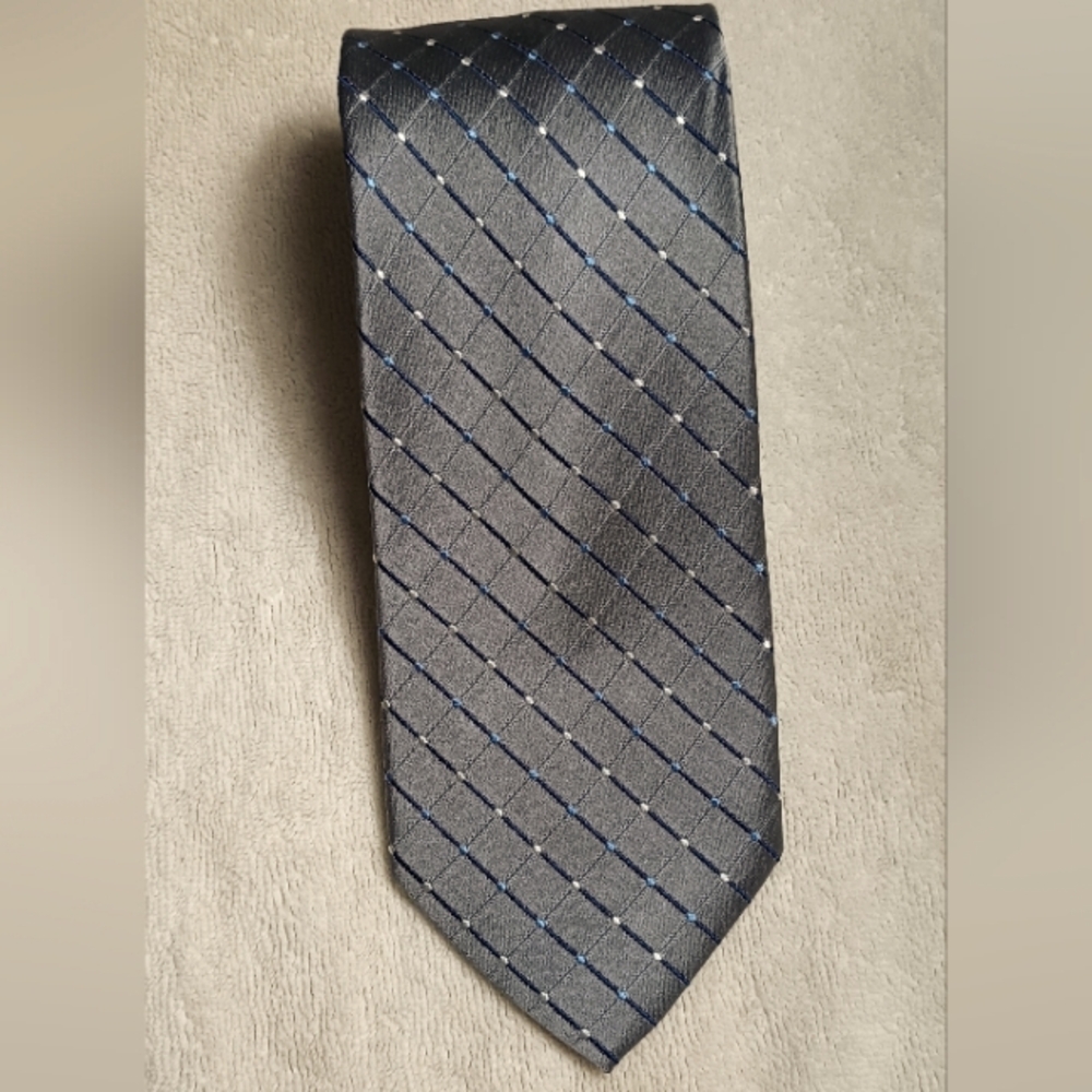 Geoffrey Beene 100% Silk Tie